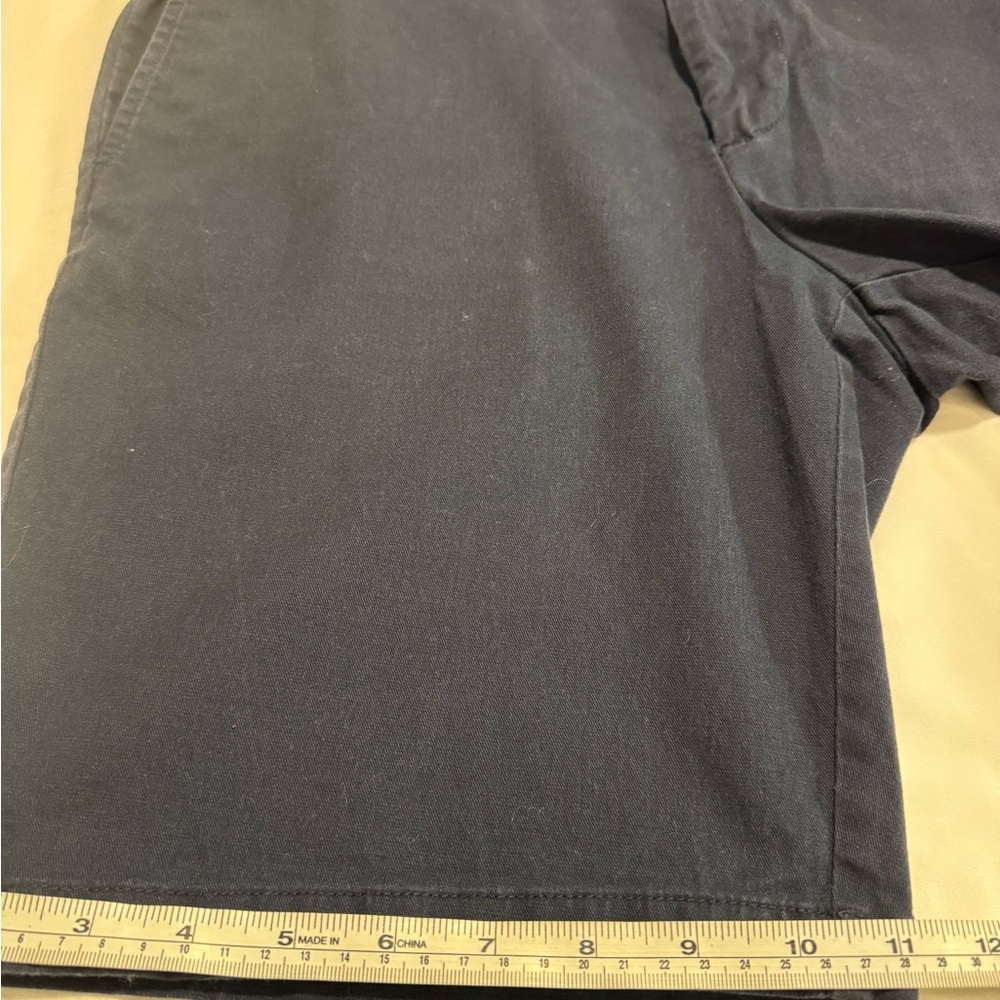 Old Navy Men's Navy Flat-Front Shorts - Picture 11 of 11